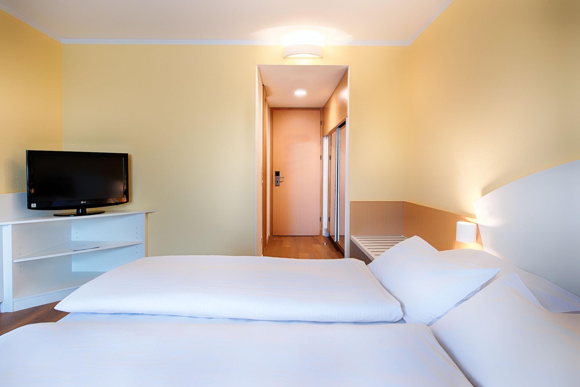 Garner Sued Hotel 4*